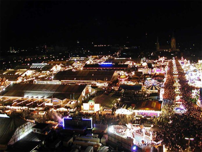 Oktoberfest_at_night