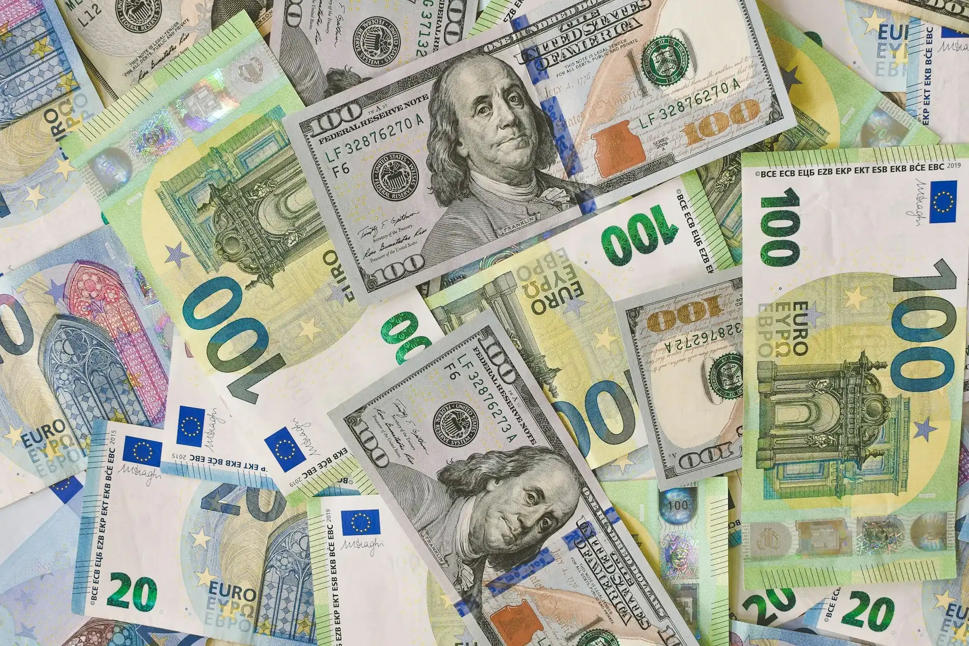 different value notes in a number of foreign currencies